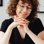 Conceito de marketing para conteúdo adulto com elementos digitais e vendas