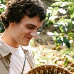 Imagem conceitual representando crescimento e monetização de conteúdo adulto digital