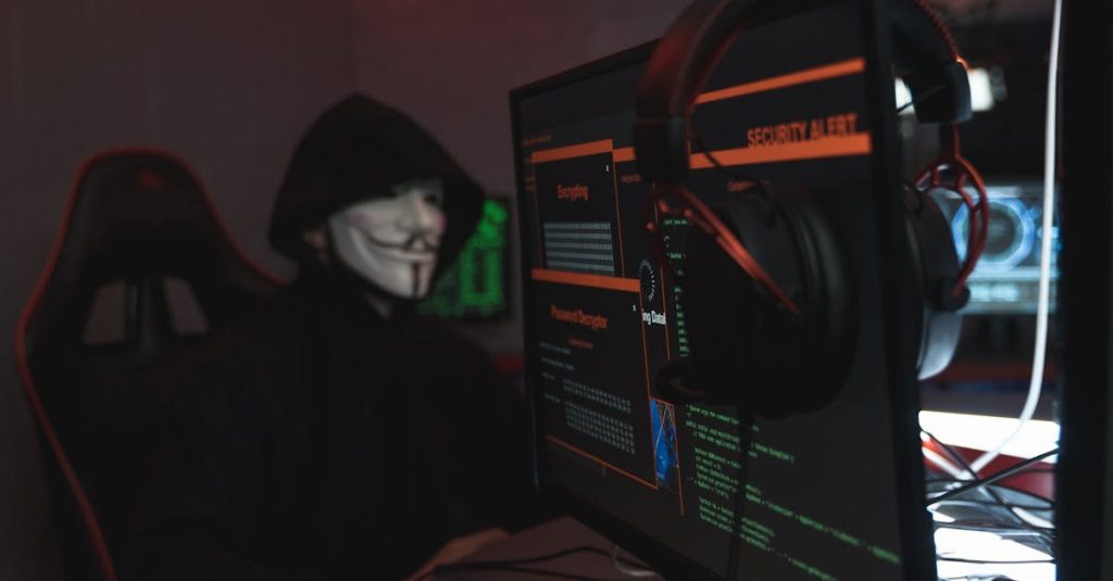 Pessoa usando smartphone com ícones de cadeado e privacidade digital ao redor