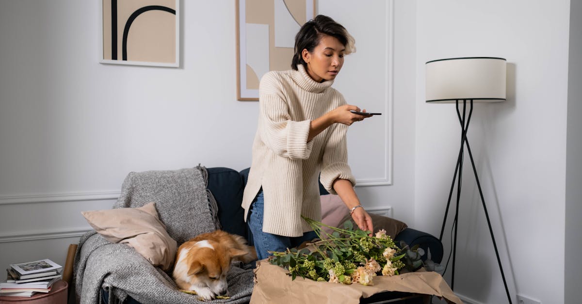 Criador de conteúdo adulto trabalhando em ambiente digital moderno