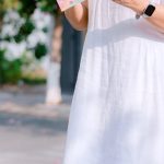 Criador de conteúdo adulto trabalhando com tecnologia e criatividade