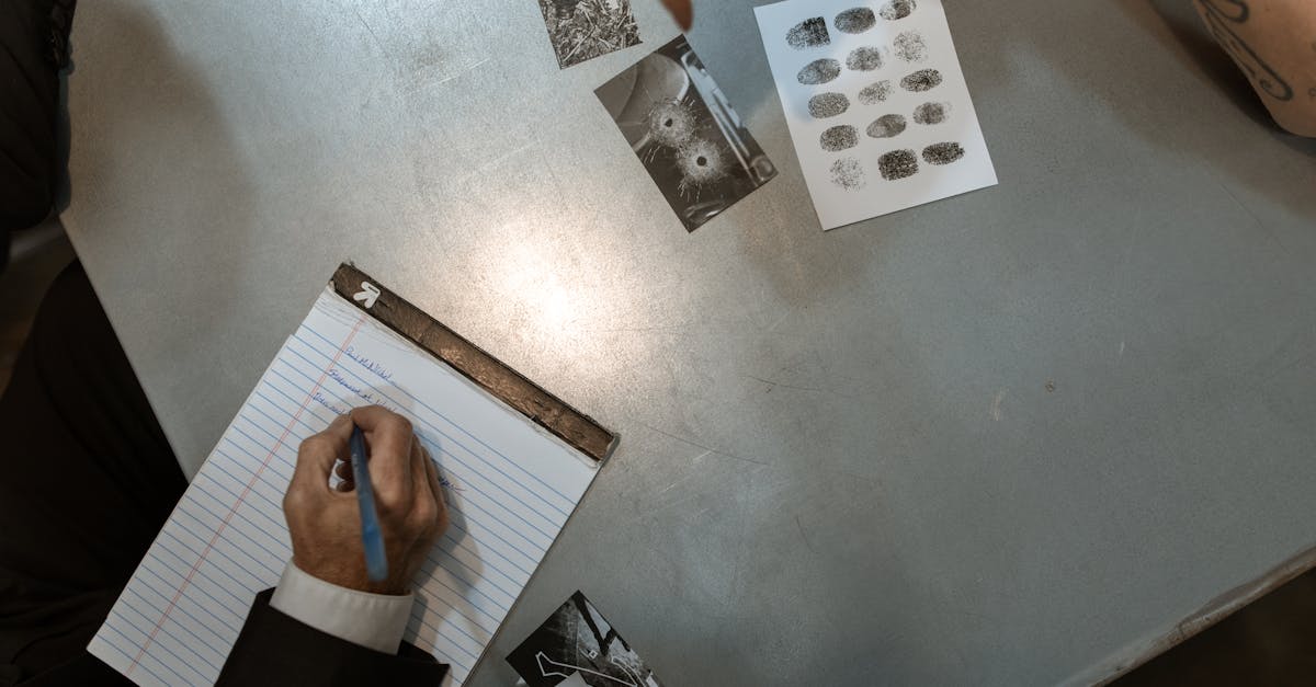 Grupo analisando estratégias para monetizar conteúdo adulto