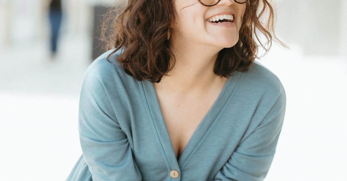 Conceito visual de automação e vendas de conteúdo adulto com tecnologia digital