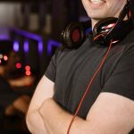 Ilustração conceitual de gamificação com elementos digitais e interação do usuário