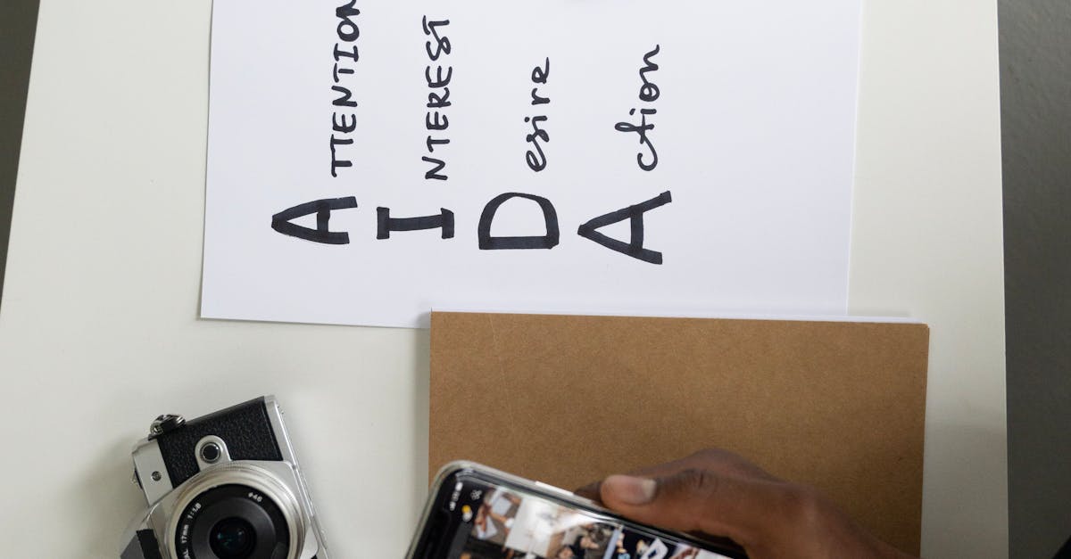 Computador mostrando gráficos e ferramentas digitais para medir engajamento online