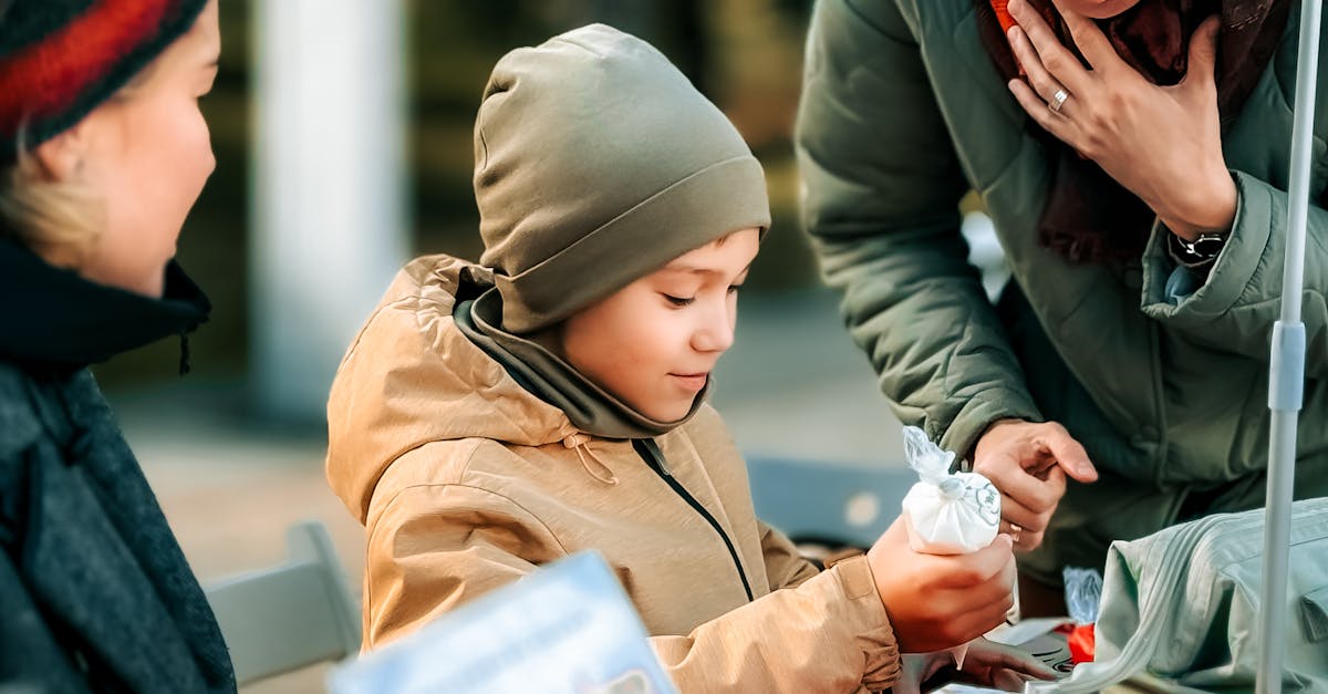 Executivo analisando dados de engajamento para retenção de clientes em plataformas digitais