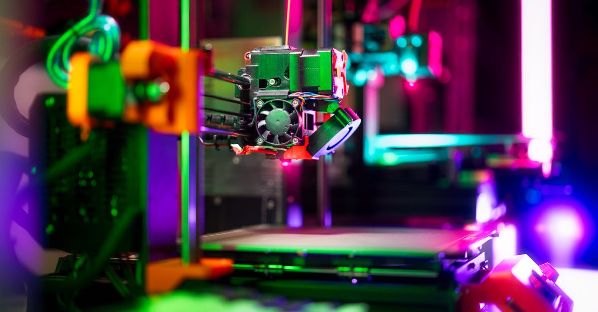 Criador utilizando automação digital com gráficos na tela