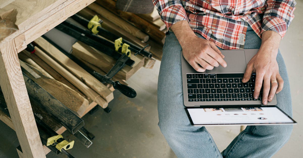 Tela de computador exibindo ferramentas digitais para monetização de conteúdo adulto