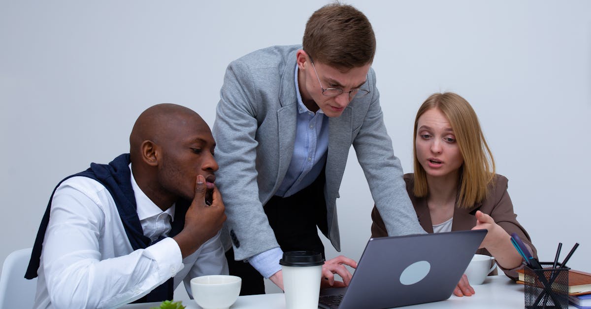 Conceito de marketing digital para conteúdo adulto com elementos tecnológicos e icones digitais
