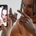 Conceito visual de branding para criadores de conteúdo adulto com elementos digitais