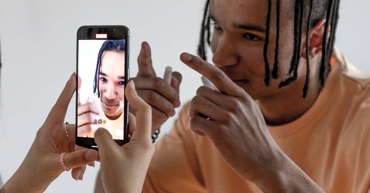 Conceito visual de branding para criadores de conteúdo adulto com elementos digitais