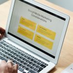 Imagem conceitual representando estratégias de conteúdo adulto em ambiente digital