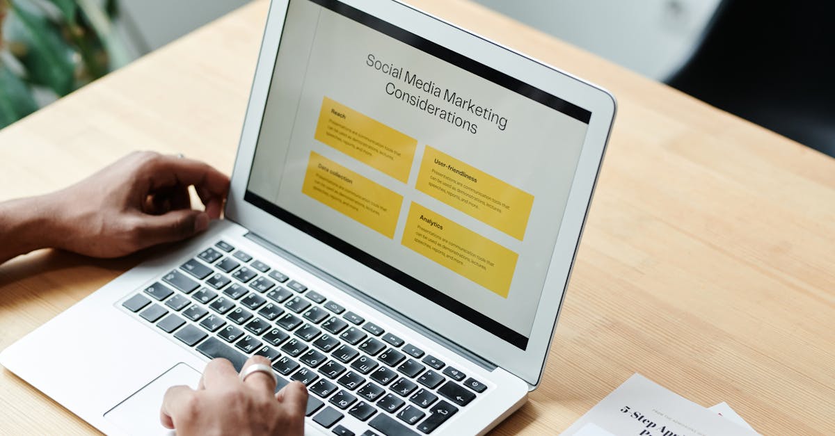 Imagem conceitual representando estratégias de conteúdo adulto em ambiente digital