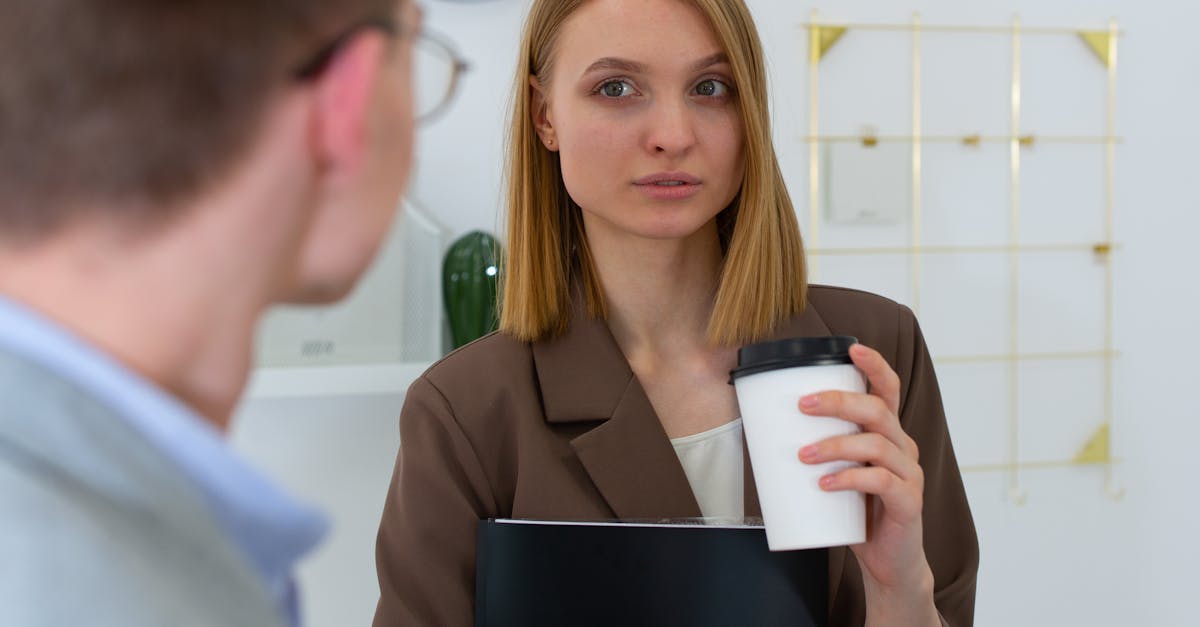 Imagem conceitual representando estratégias de marketing para conteúdo adulto