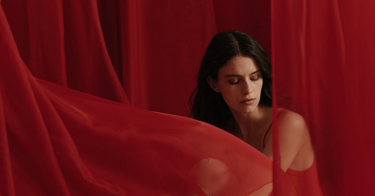 Imagem conceitual representando criação e venda de packs sensuais exclusivos