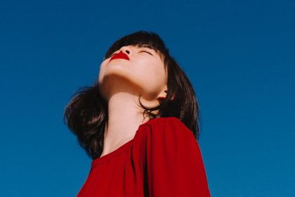 Imagem ilustrativa de automação digital aplicada a conteúdo adulto com elementos tecnológicos